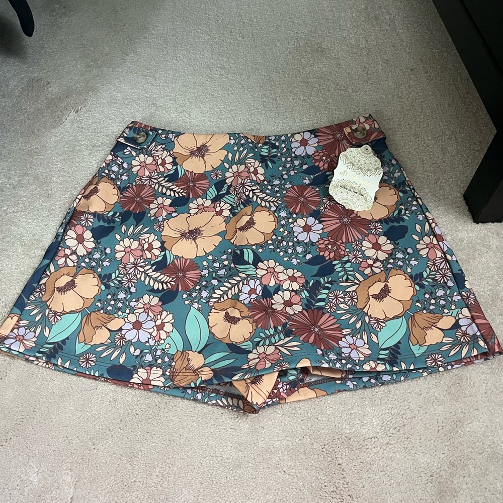 Altar’d State Floral Skort